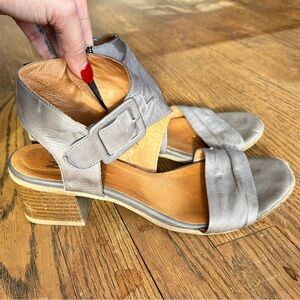Miz Mooz Scoot Leather Silver Block Heels Sandals Womens 39 8.5 Shoes Grey
